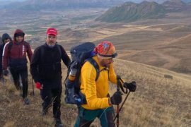 Bitlis’teki Nemrut Dağı’nda Çanak Yürüyüşü Yapıldı