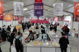 Tatvan Doğu Anadolu Kitap Fuarı Yoğun İlgi Gördü