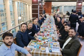 Tatvan’daki 40 Yıllık Esnafa Plaket Verildi