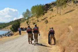 Van Gölü’nün Tatvan Sahilinde 4 Ton Çöp Toplandı