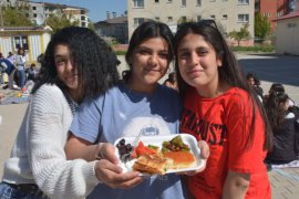 Kız Lisesi Öğrencileri Tarafından Geleneksel Kahvaltı Programı Düzenlendi