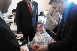 Kaymakam Özkan engelli öğrencileri ziyaret etti
