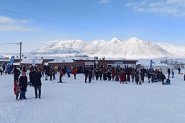 Bitlis’te ‘Meşaleli Kayak Festivali’ Düzenlendi