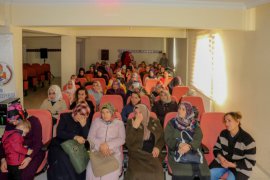 Bitlis Belediyesi kadına şiddetle mücadele semineri düzenledi