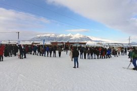 Bitlis’te ‘Meşaleli Kayak Festivali’ Düzenlendi