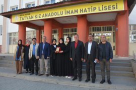 Tatvan’daki İmam Hatip Kız Lisesi Bitlis İl Birincisi Oldu