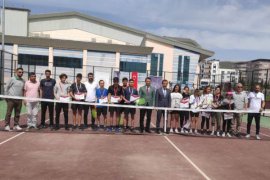 Bitlisli Sporcular Teniste Başarı Elde Etti