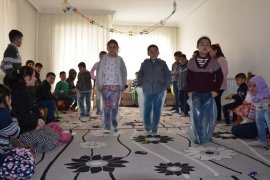 Bitlis İHH, Tatvan’da yetim karne şenliği düzenledi