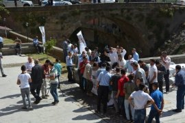 Bitlis’teki tarihi cami ve türbe restore edildi