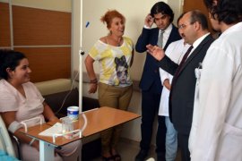 Vali Ustaoğlu, Tatvan Devlet Hastanesi’nde ameliyat olan hastaları ziyaret etti