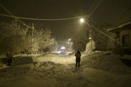 Tatvan'da alarm verildi, belediye ekipleri kar nöbetinde
