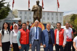 Gençlik Haftası Dolayısıyla Atatürk Anıtı’na Çelenk Bırakıldı