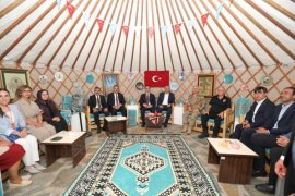 1071 Malazgirt Zaferi’nin 955. Yıl Dönümü Ahlat’ta Coşkuyla Kutlandı