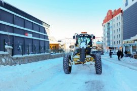 Tatvan'da Karla Mücadele Çalışmaları Sürüyor