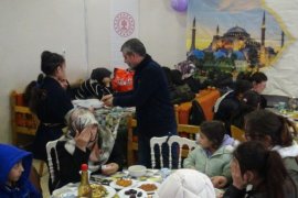 Bitlis'te 'Dünya Yetimler Günü' Dolayısıyla İftar Programı Düzenlendi