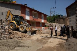 Başkan Tanğlay Yeni İstinat Duvarı ve Altyapı Çalışmalarını Yerinde İnceledi