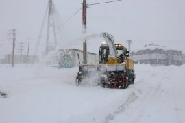 Kardan Dolayı Bitlis'te 203 Köy Yolu Ulaşıma Kapandı