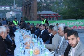 Bitlis’te 1500 kişi birlikte iftar açtı