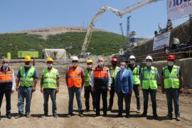 Ulaştırma ve Altyapı Bakanı Adil Karaismailoğlu, Bitlis ve Tatvan’daki projeleri inceledi