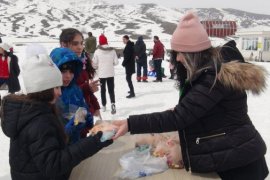 Bitlis’te Depremden Etkilenen Çocuklar İçin Kar ve Kızak Etkinliği Düzenlendi