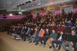 Tatvan’da Türkiye'nin Darbeler Tarihi konferans düzenlendi