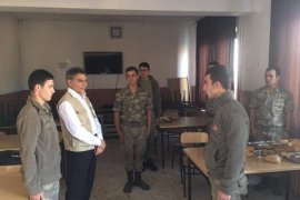 Kaymakam Özkan askerlere bayram ziyaretinde bulundu