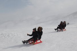 Bitlis Belediyesi kursiyeri için kayak etkinliği düzenlendi