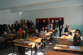 Kaymakam Demirer, Öğrencilerin Karne Sevincine Ortak Oldu