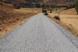 Tatvan’daki köy yolları kilitli parke ve asfalt ile kaplandı