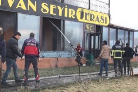 Tatvan Seyir Terası Yangından Dolayı Kullanılamaz Hale Geldi