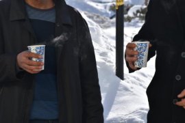 Tatvan Belediyesi, Sıcak Çorba İkramı ile Gönülleri Isıtıyor