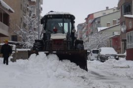 Tatvan’da 28 İş Makinesiyle Karla Mücadele Çalışmaları Başlatıldı