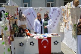 Tatvan Halk Eğitim Merkezi Yılsonu Sergisi Açtı