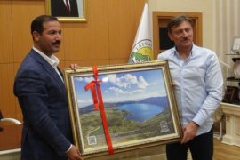 Bahçelievler Belediye Başkanı Dr. Bahadır Tatvan Belediyesi'ni ziyaret etti.