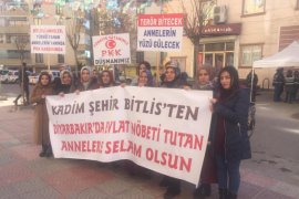 Bitlisli annelerden Diyarbakır’da evlat nöbetindeki annelere destek