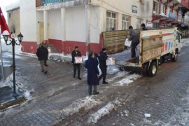 Depremzedeler İçin Mutki'de Başlatılan Yardım Kampanyası Devam Ediyor