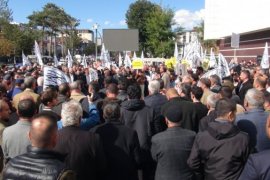 İsrail’i Protesto Eden Vatandaşlar Filistinliler İçin Dua Okudu