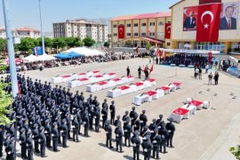 Bitlis POMEM’de 213 Polis Adayı Yemin Ederek Mezun Oldu