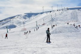 Bitlis’teki Kayak Merkezlerine Yoğun İlgi