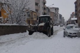 Tatvan’da 28 İş Makinesiyle Karla Mücadele Çalışmaları Başlatıldı