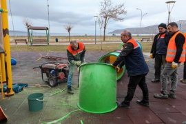 Tatvan'da Park ve Bahçelerde Bahar Temizliği Başladı