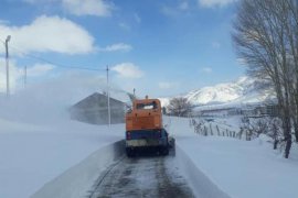 Özel İdarenin Köy Yollarını Açma Çalışmaları Devam Ediyor