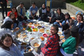 Kız Lisesi Öğrencileri Tarafından Geleneksel Kahvaltı Programı Düzenlendi