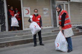 Kızılay Tatvan Şubesi gıda yardımında bulundu