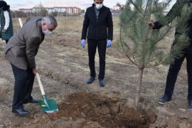 Tatvan’da 500 Adet Fidan Toprak ile Buluştu