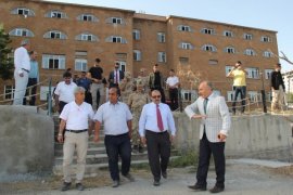 Vali Ustaoğlu,  Malazgirt Zaferi yıl dönümünün yapılacağı tören alanını inceledi