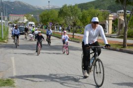 Bisiklet Günü Dolayısıyla Tatvan'da Bisiklet Turu Düzenlendi