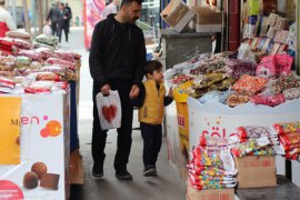 Tatvan’da Bayram Hazırlığı Yoğunluğu