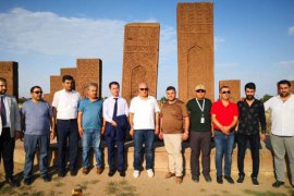 Iraklı turizmciler Tatvan, Ahlat ve Adilcevaz'ı ziyaret etti