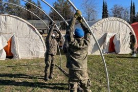 Bitlis’teki Askerleri Birlikler Deprem Bölgesinde Can Kurtarma Ümidiyle Çalışmalarını Aralıksız Sürdürüyor